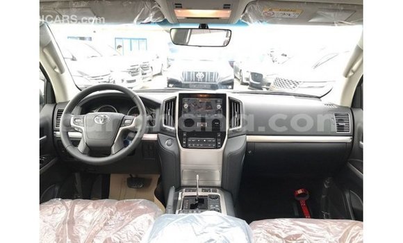 Sayi Imported Toyota Land Cruiser White Mota in Import - Dubai a Ashanti Sayi Imported Toyota Land Cruiser White Mota in Import - Dubai a Ashanti