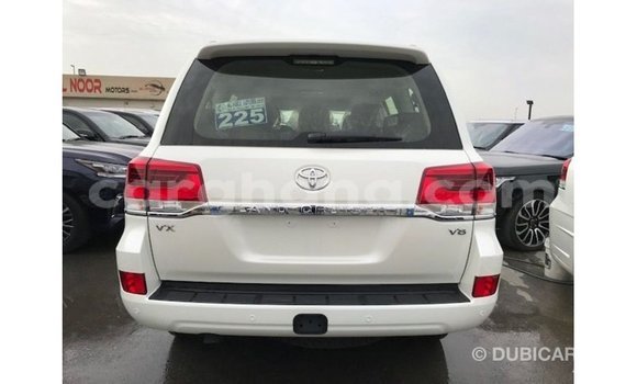 Sayi Imported Toyota Land Cruiser White Mota in Import - Dubai a Ashanti Sayi Imported Toyota Land Cruiser White Mota in Import - Dubai a Ashanti