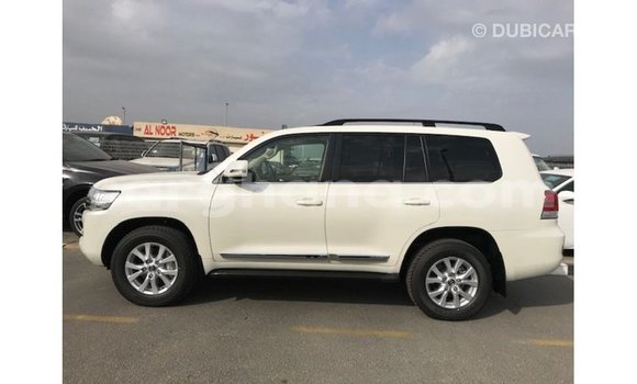 Buy Import Toyota Land Cruiser White Car in Import - Dubai in Ashanti Buy Import Toyota Land Cruiser White Car in Import - Dubai in Ashanti