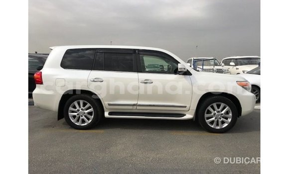 Buy Import Toyota Land Cruiser White Car in Import - Dubai in Ashanti Buy Import Toyota Land Cruiser White Car in Import - Dubai in Ashanti