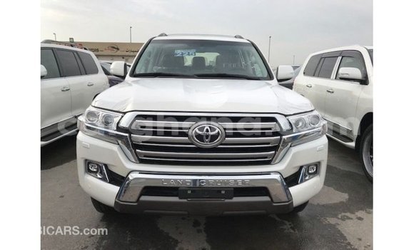 Sayi Imported Toyota Land Cruiser White Mota in Import - Dubai a Ashanti Sayi Imported Toyota Land Cruiser White Mota in Import - Dubai a Ashanti