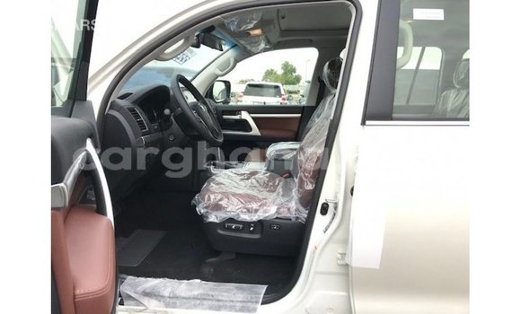 Sayi Imported Toyota Land Cruiser White Mota in Import - Dubai a Ashanti Sayi Imported Toyota Land Cruiser White Mota in Import - Dubai a Ashanti