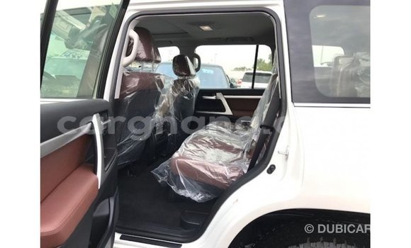 Sayi Imported Toyota Land Cruiser White Mota in Import - Dubai a Ashanti Sayi Imported Toyota Land Cruiser White Mota in Import - Dubai a Ashanti
