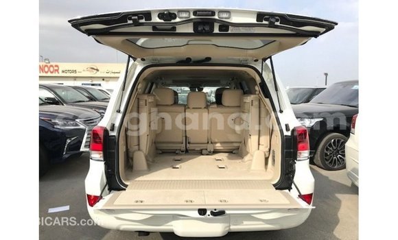 Buy Import Toyota Land Cruiser White Car in Import - Dubai in Ashanti Buy Import Toyota Land Cruiser White Car in Import - Dubai in Ashanti