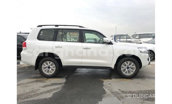 Sayi Imported Toyota Land Cruiser White Mota in Import - Dubai a Ashanti Sayi Imported Toyota Land Cruiser White Mota in Import - Dubai a Ashanti