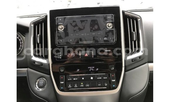 Sayi Imported Toyota Land Cruiser White Mota in Import - Dubai a Ashanti Sayi Imported Toyota Land Cruiser White Mota in Import - Dubai a Ashanti