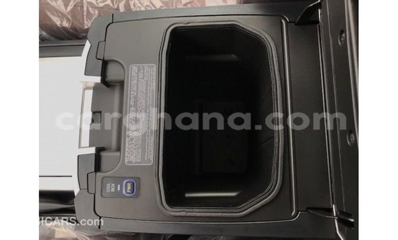 Sayi Imported Toyota Land Cruiser White Mota in Import - Dubai a Ashanti Sayi Imported Toyota Land Cruiser White Mota in Import - Dubai a Ashanti