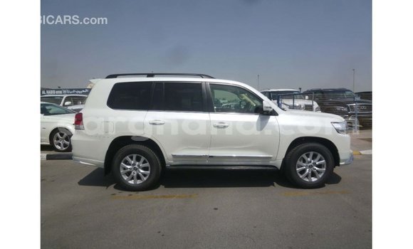 Ra Imported Toyota Land Cruiser funfun Ọkọ̀ in Import - Dubai ni Ashanti Ra Imported Toyota Land Cruiser funfun Ọkọ̀ in Import - Dubai ni Ashanti