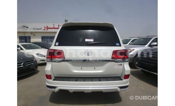 Buy Import Toyota Land Cruiser White Car in Import - Dubai in Ashanti Buy Import Toyota Land Cruiser White Car in Import - Dubai in Ashanti