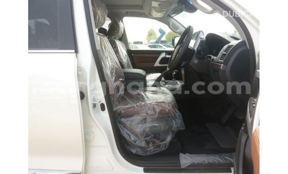 Buy Import Toyota Land Cruiser White Car in Import - Dubai in Ashanti Buy Import Toyota Land Cruiser White Car in Import - Dubai in Ashanti