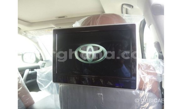 Buy Import Toyota Land Cruiser White Car in Import - Dubai in Ashanti Buy Import Toyota Land Cruiser White Car in Import - Dubai in Ashanti