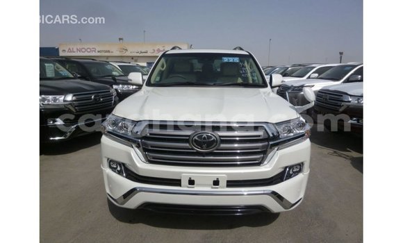 Buy Import Toyota Land Cruiser White Car in Import - Dubai in Ashanti Buy Import Toyota Land Cruiser White Car in Import - Dubai in Ashanti