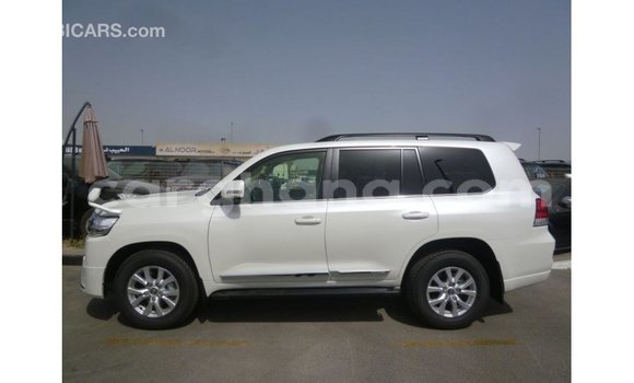 Buy Import Toyota Land Cruiser White Car in Import - Dubai in Ashanti Buy Import Toyota Land Cruiser White Car in Import - Dubai in Ashanti