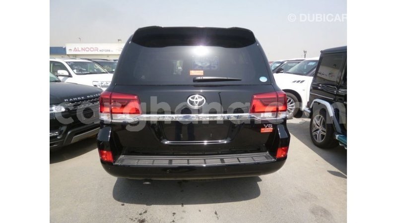 Big with watermark toyota land cruiser ashanti import dubai 21226