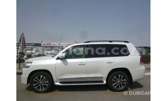 Ra Imported Toyota Land Cruiser funfun Ọkọ̀ in Import - Dubai ni Ashanti Ra Imported Toyota Land Cruiser funfun Ọkọ̀ in Import - Dubai ni Ashanti