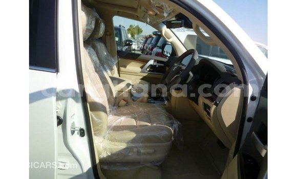 Buy Import Toyota Land Cruiser White Car in Import - Dubai in Ashanti Buy Import Toyota Land Cruiser White Car in Import - Dubai in Ashanti