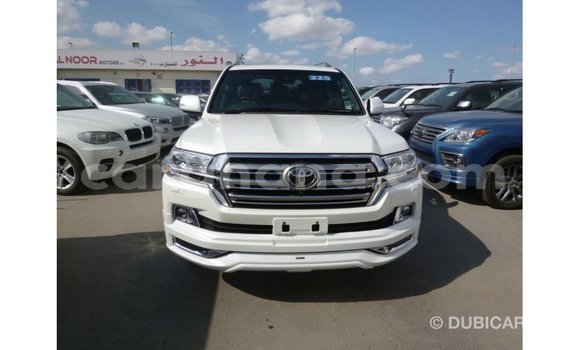 Sayi Imported Toyota Land Cruiser White Mota in Import - Dubai a Ashanti Sayi Imported Toyota Land Cruiser White Mota in Import - Dubai a Ashanti