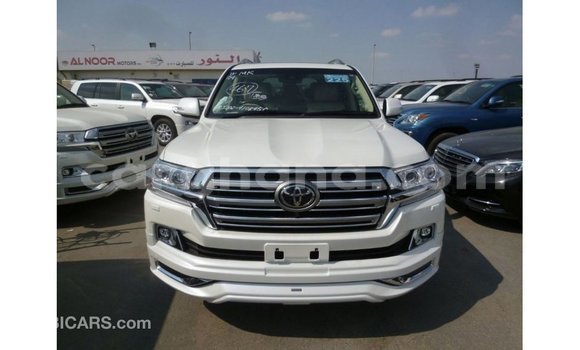 Ra Imported Toyota Land Cruiser funfun Ọkọ̀ in Import - Dubai ni Ashanti Ra Imported Toyota Land Cruiser funfun Ọkọ̀ in Import - Dubai ni Ashanti