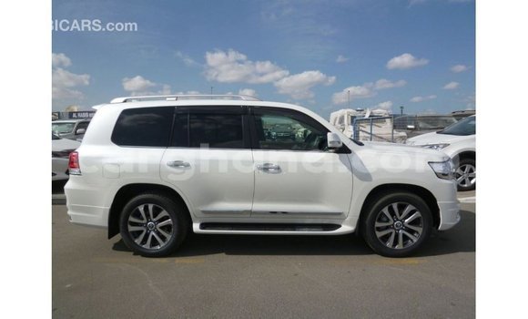 Sayi Imported Toyota Land Cruiser White Mota in Import - Dubai a Ashanti Sayi Imported Toyota Land Cruiser White Mota in Import - Dubai a Ashanti