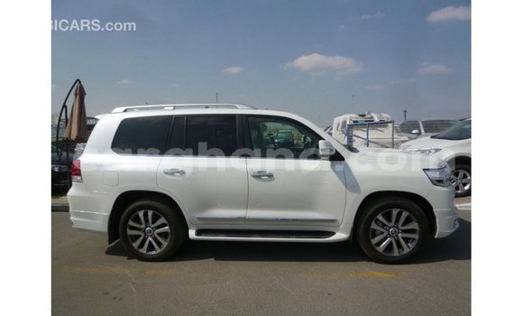 Ra Imported Toyota Land Cruiser funfun Ọkọ̀ in Import - Dubai ni Ashanti Ra Imported Toyota Land Cruiser funfun Ọkọ̀ in Import - Dubai ni Ashanti