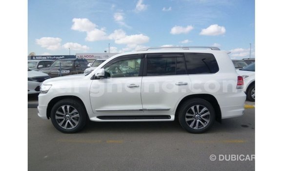Sayi Imported Toyota Land Cruiser White Mota in Import - Dubai a Ashanti Sayi Imported Toyota Land Cruiser White Mota in Import - Dubai a Ashanti