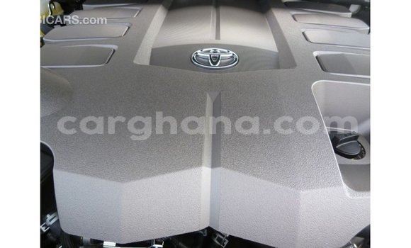 Sayi Imported Toyota Land Cruiser White Mota in Import - Dubai a Ashanti Sayi Imported Toyota Land Cruiser White Mota in Import - Dubai a Ashanti