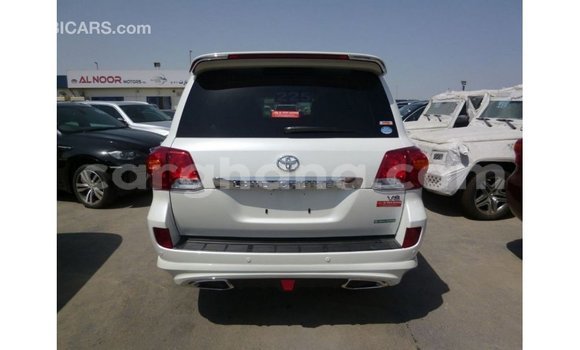 Buy Import Toyota Land Cruiser White Car in Import - Dubai in Ashanti Buy Import Toyota Land Cruiser White Car in Import - Dubai in Ashanti
