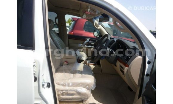 Buy Import Toyota Land Cruiser White Car in Import - Dubai in Ashanti Buy Import Toyota Land Cruiser White Car in Import - Dubai in Ashanti