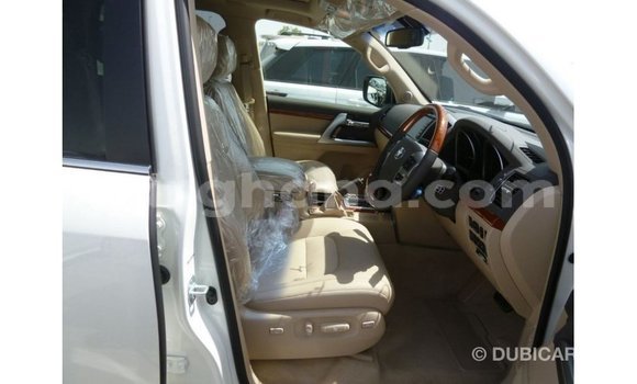 Buy Import Toyota Land Cruiser White Car in Import - Dubai in Ashanti Buy Import Toyota Land Cruiser White Car in Import - Dubai in Ashanti
