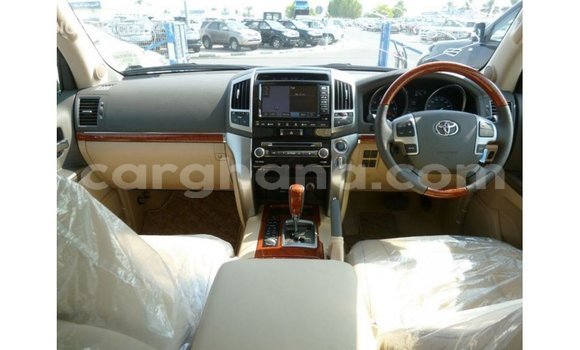 Sayi Imported Toyota Land Cruiser White Mota in Import - Dubai a Ashanti Sayi Imported Toyota Land Cruiser White Mota in Import - Dubai a Ashanti