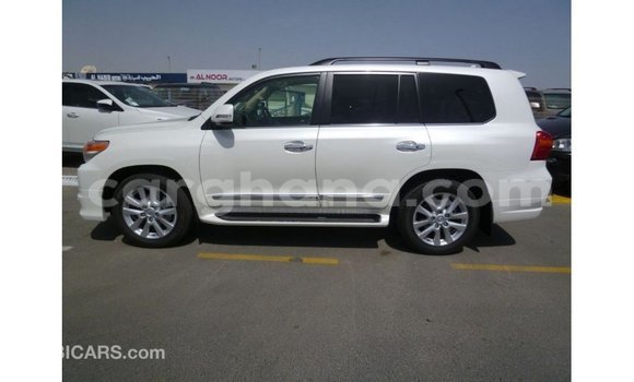 Buy Import Toyota Land Cruiser White Car in Import - Dubai in Ashanti Buy Import Toyota Land Cruiser White Car in Import - Dubai in Ashanti