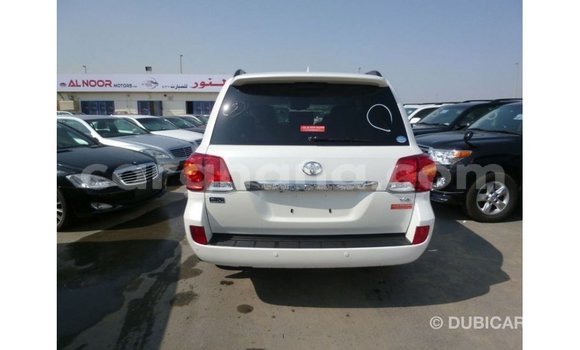 Sayi Imported Toyota Land Cruiser White Mota in Import - Dubai a Ashanti Sayi Imported Toyota Land Cruiser White Mota in Import - Dubai a Ashanti