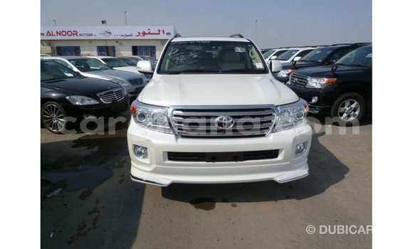 Sayi Imported Toyota Land Cruiser White Mota in Import - Dubai a Ashanti Sayi Imported Toyota Land Cruiser White Mota in Import - Dubai a Ashanti