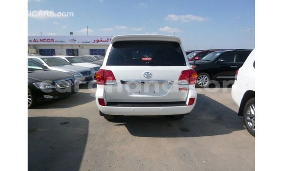 Buy Import Toyota Land Cruiser White Car in Import - Dubai in Ashanti Buy Import Toyota Land Cruiser White Car in Import - Dubai in Ashanti