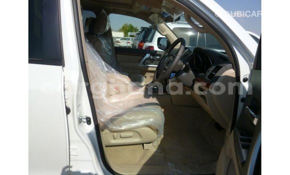 Buy Import Toyota Land Cruiser White Car in Import - Dubai in Ashanti Buy Import Toyota Land Cruiser White Car in Import - Dubai in Ashanti