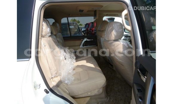 Sayi Imported Toyota Land Cruiser White Mota in Import - Dubai a Ashanti Sayi Imported Toyota Land Cruiser White Mota in Import - Dubai a Ashanti