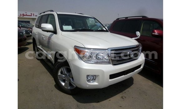 Sayi Imported Toyota Land Cruiser White Mota in Import - Dubai a Ashanti Sayi Imported Toyota Land Cruiser White Mota in Import - Dubai a Ashanti