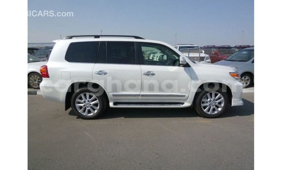 Sayi Imported Toyota Land Cruiser White Mota in Import - Dubai a Ashanti Sayi Imported Toyota Land Cruiser White Mota in Import - Dubai a Ashanti