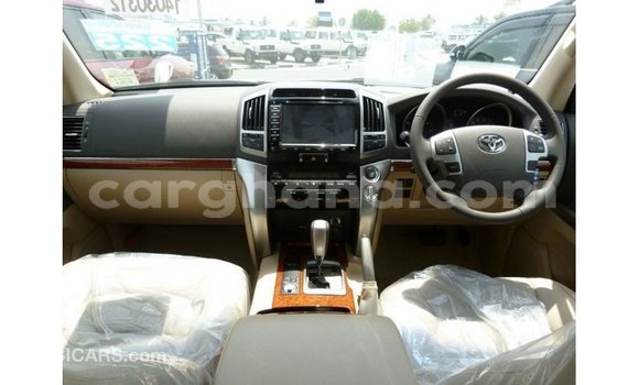 Sayi Imported Toyota Land Cruiser White Mota in Import - Dubai a Ashanti Sayi Imported Toyota Land Cruiser White Mota in Import - Dubai a Ashanti