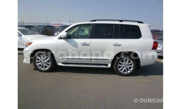 Sayi Imported Toyota Land Cruiser White Mota in Import - Dubai a Ashanti Sayi Imported Toyota Land Cruiser White Mota in Import - Dubai a Ashanti