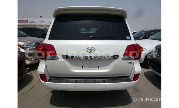 Sayi Imported Toyota Land Cruiser White Mota in Import - Dubai a Ashanti Sayi Imported Toyota Land Cruiser White Mota in Import - Dubai a Ashanti