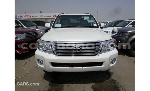 Sayi Imported Toyota Land Cruiser White Mota in Import - Dubai a Ashanti Sayi Imported Toyota Land Cruiser White Mota in Import - Dubai a Ashanti