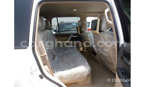 Sayi Imported Toyota Land Cruiser White Mota in Import - Dubai a Ashanti Sayi Imported Toyota Land Cruiser White Mota in Import - Dubai a Ashanti