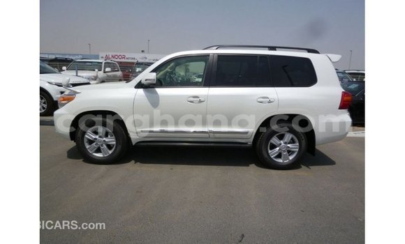 Sayi Imported Toyota Land Cruiser White Mota in Import - Dubai a Ashanti Sayi Imported Toyota Land Cruiser White Mota in Import - Dubai a Ashanti