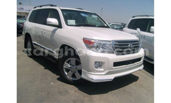 Sayi Imported Toyota Land Cruiser White Mota in Import - Dubai a Ashanti Sayi Imported Toyota Land Cruiser White Mota in Import - Dubai a Ashanti