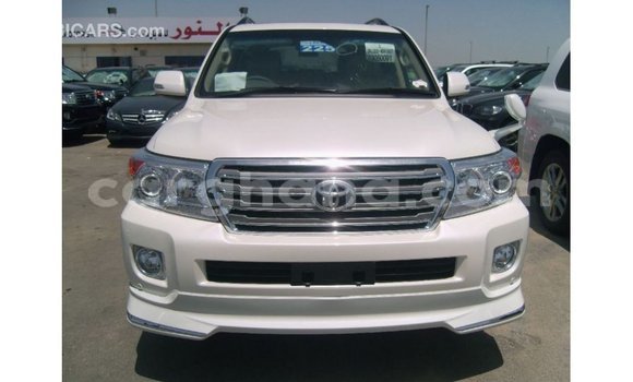 Sayi Imported Toyota Land Cruiser White Mota in Import - Dubai a Ashanti Sayi Imported Toyota Land Cruiser White Mota in Import - Dubai a Ashanti