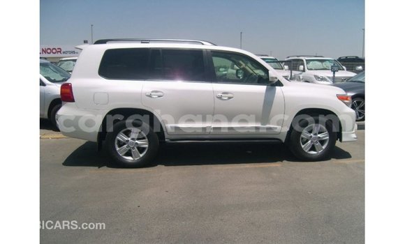 Sayi Imported Toyota Land Cruiser White Mota in Import - Dubai a Ashanti Sayi Imported Toyota Land Cruiser White Mota in Import - Dubai a Ashanti