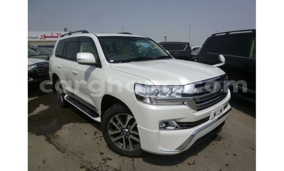 Sayi Imported Toyota Land Cruiser White Mota in Import - Dubai a Ashanti Sayi Imported Toyota Land Cruiser White Mota in Import - Dubai a Ashanti