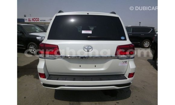 Sayi Imported Toyota Land Cruiser White Mota in Import - Dubai a Ashanti Sayi Imported Toyota Land Cruiser White Mota in Import - Dubai a Ashanti