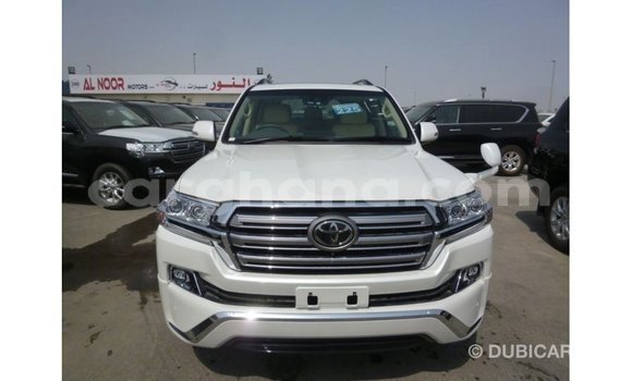 Sayi Imported Toyota Land Cruiser White Mota in Import - Dubai a Ashanti Sayi Imported Toyota Land Cruiser White Mota in Import - Dubai a Ashanti